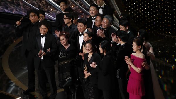 El equipo de la película surcoreana 'Parásitos' - Sputnik Mundo