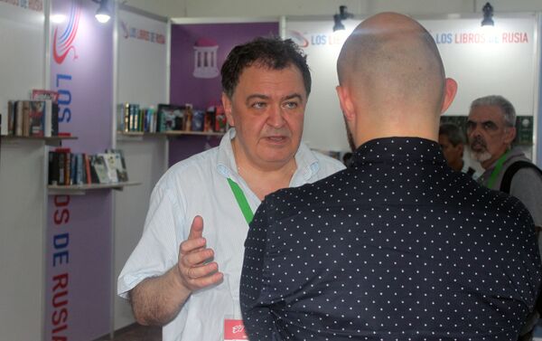 Dimitri Lijanov, escritor ruso, conversa con el público - Sputnik Mundo