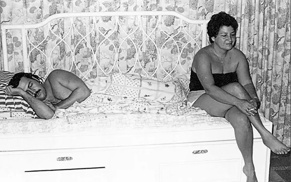 El narcotraficante Pablo Escobar con su madre El narcotraficante Pablo Escobar con su madre - Sputnik Mundo