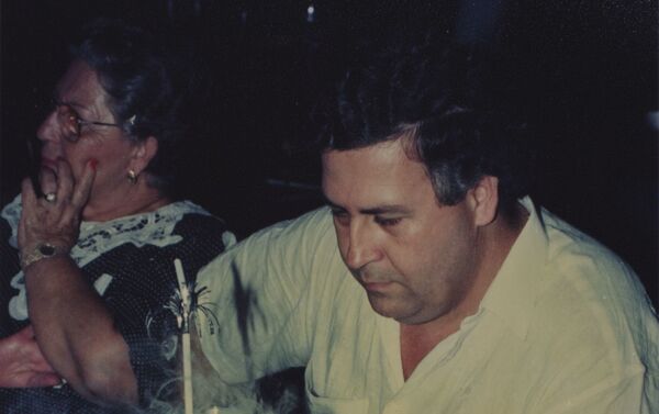 El narcotraficante Pablo Escobar celebrando el cumpleaños de su hijo en la Hacienda Nápoles. - Sputnik Mundo