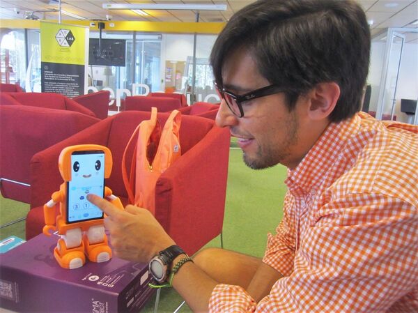 SIMA no solo es el primer robot social latinoamericano que habla español: hay más - Sputnik Mundo