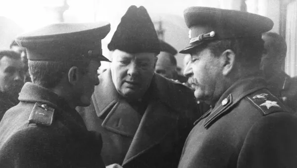 Conferencia de Yalta. Iósif Stalin habla con Winston Churchill (archivo)
