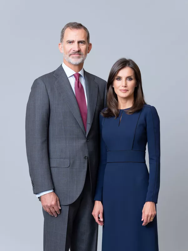 La familia real de España estrena retratos oficiales La familia real de España estrena retratos oficiales - Sputnik Mundo