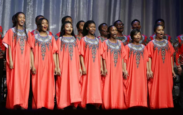 Estudiantes cantan durante el concierto de los 60 años de la Universidad Rusa de la Amistad de los Pueblos Estudiantes cantan durante el concierto de los 60 años de la Universidad Rusa de la Amistad de los Pueblos - Sputnik Mundo