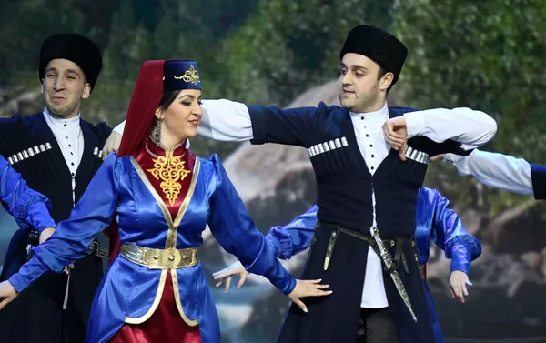 Estudiantes bailan durante el concierto de los 60 años de la Universidad Rusa de la Amistad de los Pueblos Estudiantes bailan durante el concierto de los 60 años de la Universidad Rusa de la Amistad de los Pueblos - Sputnik Mundo