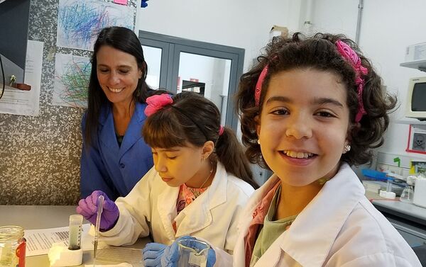 Actividad por el Día Internacional de la Mujer y la Niña en la Ciencia, en el Institut Pasteur de Montevideo - Sputnik Mundo