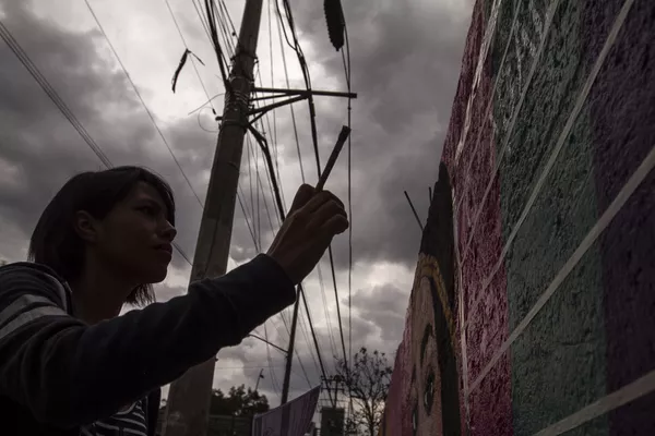Miembros del сolectivo Hasta Encontrarles CdMx durante la elaboración de murales con los rostros de personas desaparecidas en Ciudad de México, en el último lugar donde fueron vistos. Miembros del сolectivo Hasta Encontrarles CdMx durante la elaboración de murales con los rostros de personas desaparecidas en Ciudad de México, en el último lugar donde fueron vistos. - Sputnik Mundo