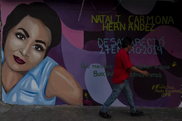 El mural de Natali Carmona Hernández desaparecida el 27 de enero del 2019 fue pintado en la calle Cuauhtémoc de la colonia San Lorenzo Tezonco, en la alcaldía Iztapalapa, cerca de su casa donde fue vista por última vez. El mural de Natali Carmona Hernández desaparecida el 27 de enero del 2019 fue pintado en la calle Cuauhtémoc de la colonia San Lorenzo Tezonco, en la alcaldía Iztapalapa, cerca de su casa donde fue vista por última vez. - Sputnik Mundo