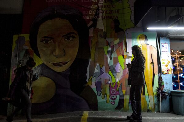 Mural a Viviana Elizabeth Garrido Ibarra, desaparecida el 30 de noviembre de 2018 que fue pintado próximo al metro Ermita que fue el último lugar del que se conoció su paradero. - Sputnik Mundo