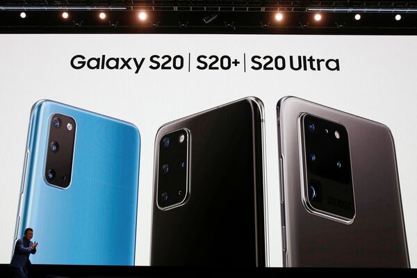 El smartphone plegable y otras novedades de Samsung durante el Galaxy Unpacked 2020
 - Sputnik Mundo