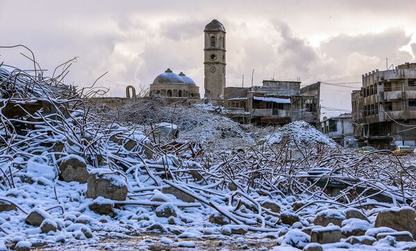 Durante la guerra, cerca de 40.000 habitantes de Mosul fallecieron, mientras que más de 800.000 se vieron obligados a desplazarse. En la foto: vista del casco antiguo. Durante la guerra, cerca de 40.000 habitantes de Mosul fallecieron, mientras que más de 800.000 se vieron obligados a desplazarse. En la foto: vista del casco antiguo. - Sputnik Mundo