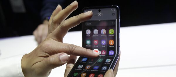 El smartphone plegable y otras novedades de Samsung durante el Galaxy Unpacked 2020
 - Sputnik Mundo