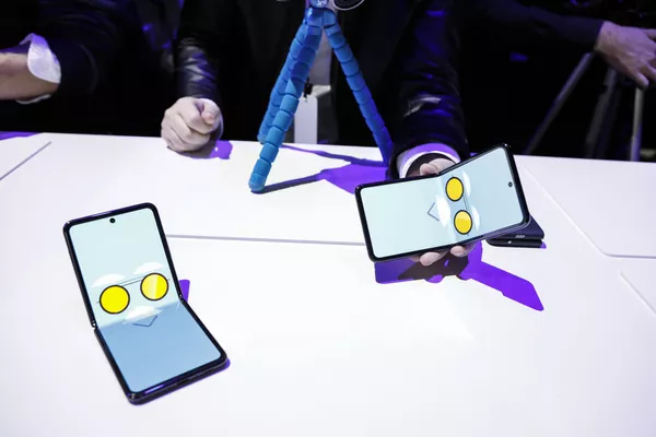 El smartphone plegable y otras novedades de Samsung durante el Galaxy Unpacked 2020
El smartphone plegable y otras novedades de Samsung durante el Galaxy Unpacked 2020
- Sputnik Mundo