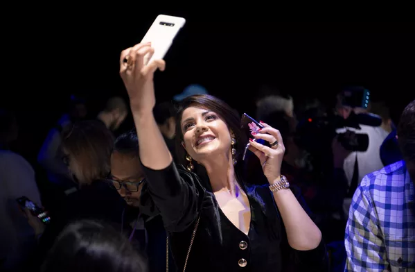 El smartphone plegable y otras novedades de Samsung durante el Galaxy Unpacked 2020
El smartphone plegable y otras novedades de Samsung durante el Galaxy Unpacked 2020
- Sputnik Mundo