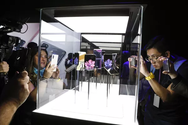 El smartphone plegable y otras novedades de Samsung durante el Galaxy Unpacked 2020
El smartphone plegable y otras novedades de Samsung durante el Galaxy Unpacked 2020
- Sputnik Mundo