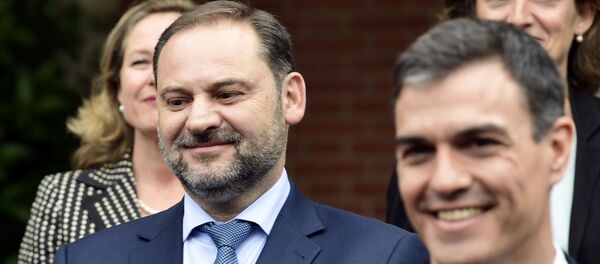 José Luis Ábalos junto a Pedro Sánchez - Sputnik Mundo
