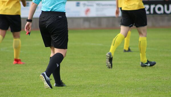 Una árbritra de fútbol (imagen referencial) - Sputnik Mundo