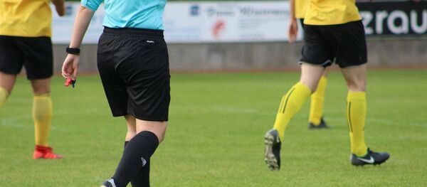 Una árbritra de fútbol (imagen referencial) - Sputnik Mundo