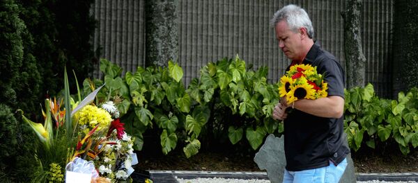 Jhon Jairo Velásquez Vásquez, 'Popeye', sicario colombiano, junto a la tumba del narcotraficante colombiano Pablo Escobar - Sputnik Mundo