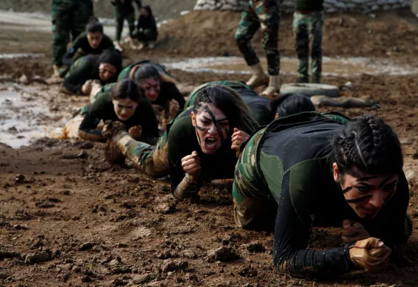 Así entrenan los peshmerga, los voluntarios kurdos que combaten al ISIS - Sputnik Mundo