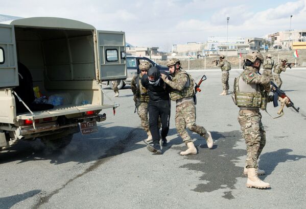 Así entrenan los peshmerga, los voluntarios kurdos que combaten al ISIS - Sputnik Mundo