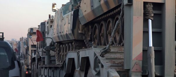 Traslado de vehículos blindados turcos a Idlib - Sputnik Mundo