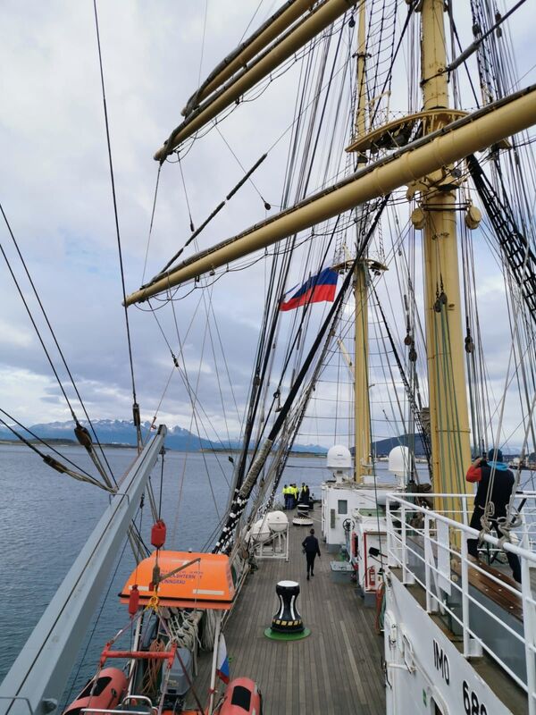 Dos veleros rusos convergen en la ciudad más austral del mundo - Sputnik Mundo