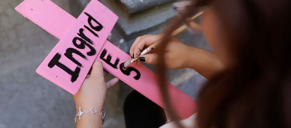 Homenaje de Ingrid Escamilla en México - Sputnik Mundo