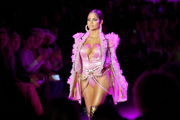 Desinfección, carreras de llamas y los Premios Óscar: las fotos más impresionantes de la semana - Sputnik Mundo