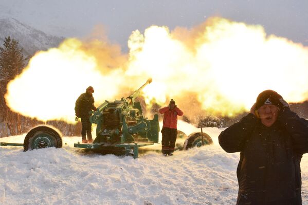 Desinfección, carreras de llamas y los Premios Óscar: las fotos más impresionantes de la semana - Sputnik Mundo