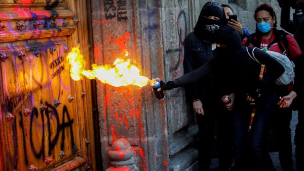 Protestas contra feminicidios en México Protestas contra feminicidios en México - Sputnik Mundo