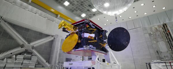 Satélite ARSAT-2 en cuarto limpio CEATSA, Sede Central INVAP - Sputnik Mundo