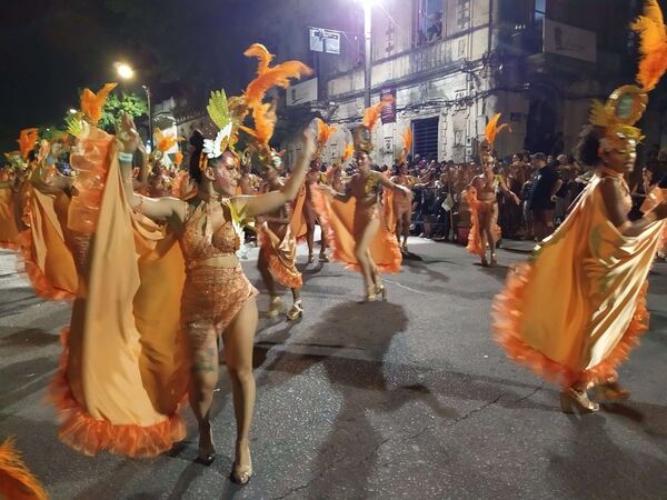 A ritmo del candombe, Montevideo vibró con su tradicional 'desfile de llamadas' - Sputnik Mundo