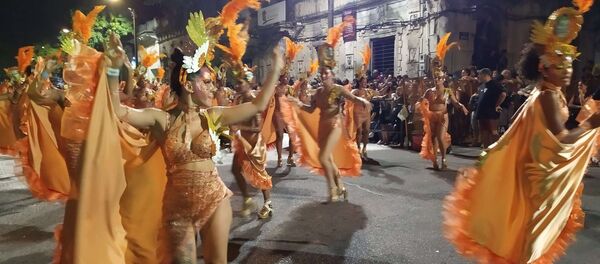 A ritmo del candombe, Montevideo vibró con su tradicional 'desfile de llamadas' - Sputnik Mundo