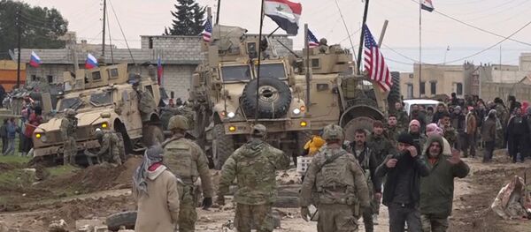 El convoy militar de EEUU cerca de la aldea de Khirbet Ammo - Sputnik Mundo