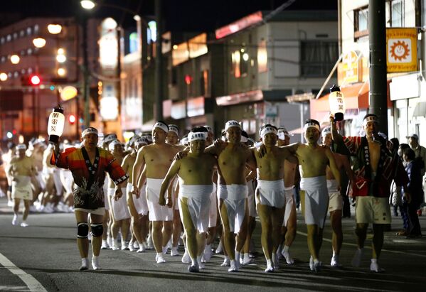 Cómo atraer la fortuna: el festival seminudista de Japón
 - Sputnik Mundo