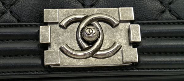 Una bolsa de Chanel - Sputnik Mundo