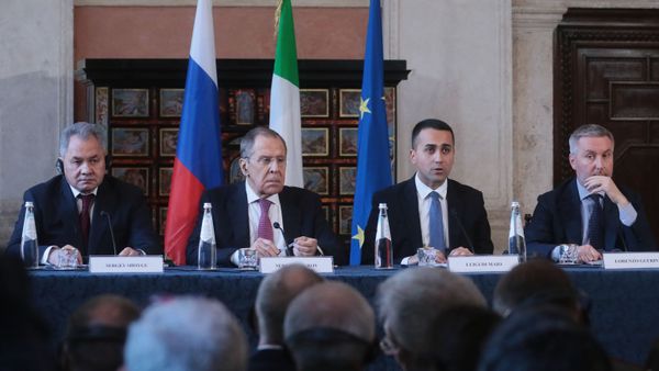El canciller de Rusia, Serguéi Lavrov, y el el canciller italiano, Luigi Di Maio El canciller de Rusia, Serguéi Lavrov, y el el canciller italiano, Luigi Di Maio - Sputnik Mundo