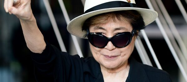 Yoko Ono, segunda esposa de John Lennon Yoko Ono, segunda esposa de John Lennon - Sputnik Mundo
