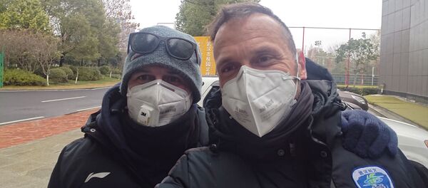 Españoles Oliver Cuadrado y Pedro Morilla en Wuhan - Sputnik Mundo