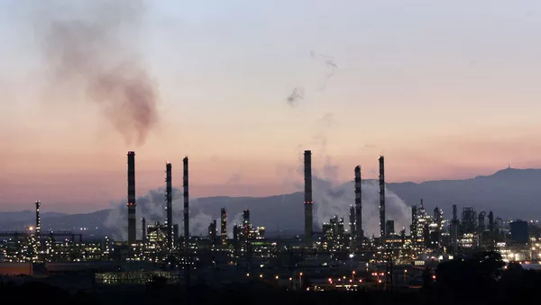 Refinería en Tarragona (imagen referencial) - Sputnik Mundo