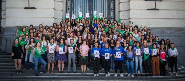 Protestas en Argentina por la legalización del aborto - Sputnik Mundo