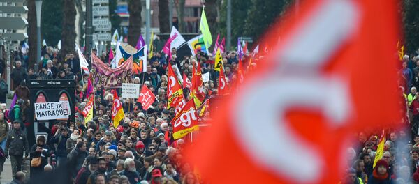 Los franceses continúan protestando contra la reforma de las pensiones - Sputnik Mundo