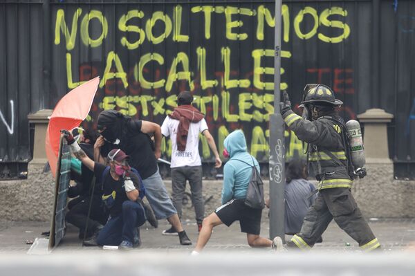 Los viernes del estallido social en Chile: no se descansa en la lucha por la dignidad Los viernes del estallido social en Chile: no se descansa en la lucha por la dignidad - Sputnik Mundo