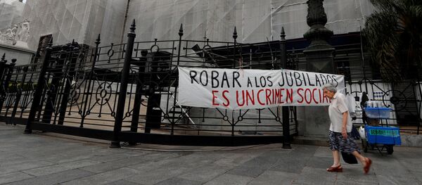 Reclamo por la situación de los jubilados en Argentina - Sputnik Mundo