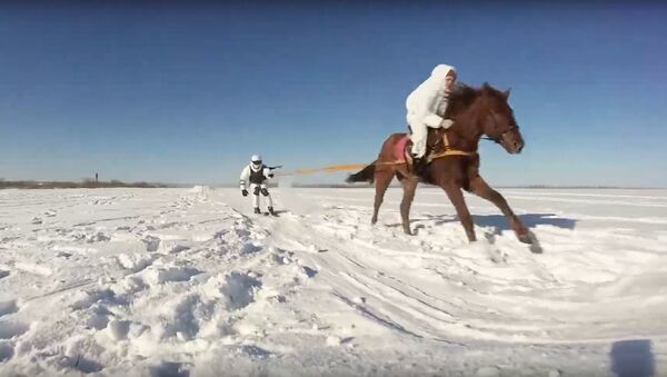 Skijoring militar ruso - Sputnik Mundo