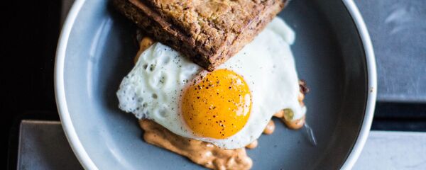 Huevo frito, imagen referencial - Sputnik Mundo