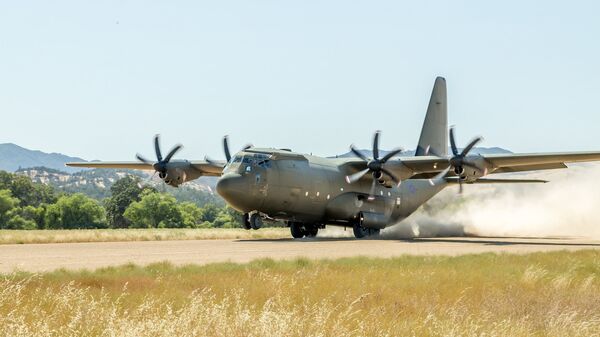 Un avión de la Royal Air Force británica aterrizando. Imagen referencial - Sputnik Mundo