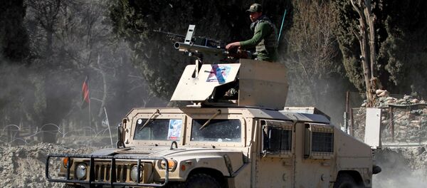 Un vehículo blindado en Afganistán Un vehículo blindado en Afganistán - Sputnik Mundo