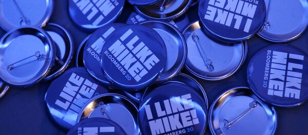 Insignias de agitación de Michael Bloomberg  - Sputnik Mundo